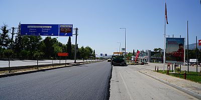 Kahramanmaraş Büyükşehir Belediyesi bağlantı ve servis yollarında bakım ve onarım çalışmalarını aralıksız sürdürüyor.