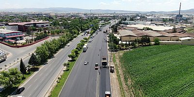 BÜYÜKŞEHİR SERVİS YOLLARINI YENİLİYOR