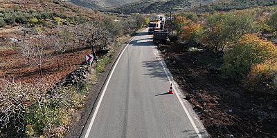 BÜYÜKŞEHİR, TÜRKOĞLU KIRSALINDA BİR GRUP YOLUNUN DAHA ULAŞIMINI İYİLEŞTİRİYOR
