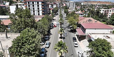 BÜYÜKŞEHİR TÜRKOĞLU’NDA İSTİKLAL CADDESİ’Nİ YENİLEDİ