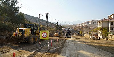 BÜYÜKŞEHİR, TÜRKOĞLU ORÇAN CADDESİ VE BAĞLANTI YOLLARINDA YENİLEMELERİNİ SÜRDÜRÜYOR