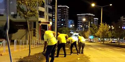 BÜYÜKŞEHİR, YAĞIŞ SONRASI GECE BOYUNCA SAHADA ÇALIŞMALARINI SÜRDÜRDÜ
