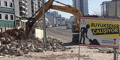 BÜYÜKŞEHİR, YÜRÜYÜŞ YOLLARINDA KONFOR VE GÜVENLİĞİ SAĞLIYOR