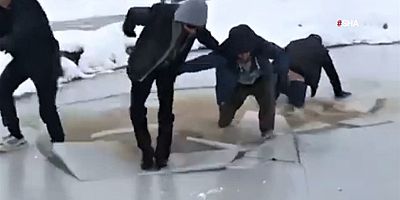 BUZ TUTMUŞ ÇAYDA ÇOCUKLARIN OYUNU ÜŞÜTTÜ