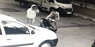 ÇALDIKLARI MOTOSİKLETİ YOLCU OTOBÜSÜNÜN BAGAJINDA KAÇIRDILAR
