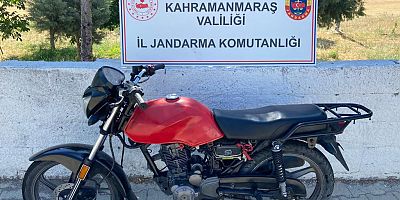 ÇALINTI MOTOSİKLETLE SEYAHAT EDERKEN YAKALANDI 