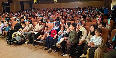 ÇOCUKLAR, “KURNAZ KEDİ” İLE KEYİFLİ BİR HAFTA SONU GEÇİRDİ
