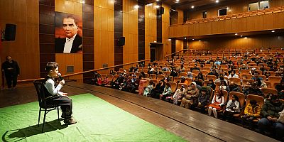 ÇOCUKLAR TOSPİK’İN HİKÂYESİNİ BÜYÜK BİR İLGİYLE İZLEDİ