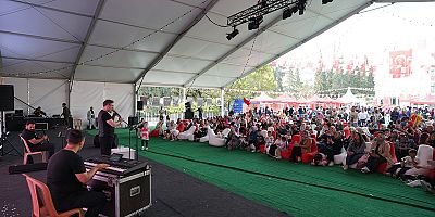 CUMHURİYET PANAYIRI’NDA BİNLERCE ÇOCUK DOYASIYA EĞLENDİ