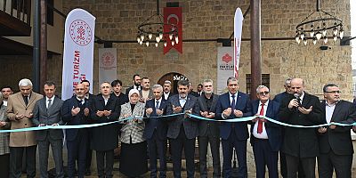 DEPREMDE AĞIR HASAR ALAN DURAKLI CAMİİ, YENİDEN İBADETE AÇILDI