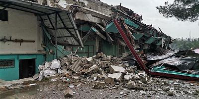 DEPREMDE HASAR GÖRMÜŞTÜ KENDİLİĞİNDEN ÇÖKTÜ