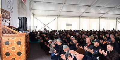 DEPREMDE HAYATINI KAYBEDENLER DUALARLA YÂD EDİLDİ