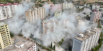 DEPREMLERDE AYAKTA KALAN BİNAYI PATLAYICI DA YIKAMADI 