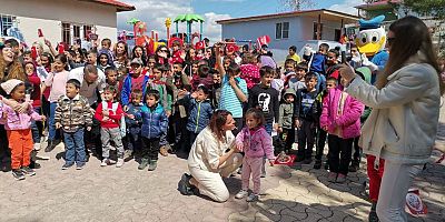 DEPREMZEDE ÇOCUKLARIN BAYRAMLIK SEVİNCİ