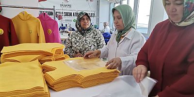 DEPREMZEDE KADINLAR 3 BİN ÇOCUĞU GİYDİRDİ
