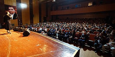 DİLEK TÜRKAN, KAHRAMANMARAŞ’TA SEVENLERİNE DUYGU DOLU ANLAR YAŞATTI