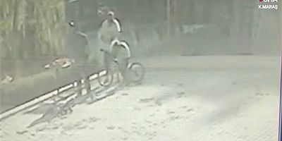 DOMATES SALÇASINA ZARAR VERDİĞİ İDDİASIYLA ÇOCUKLARI DÖVDÜ
