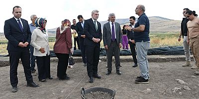 DOMUZTEPE HÖYÜĞÜ’NDE BİNLERCE YILLIK TARİH GÜN YÜZÜNE ÇIKIYOR