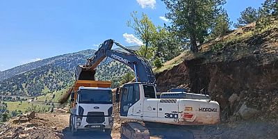 DULKADİROĞLU BELEDİYESİ ÇOBANLI VE HACI EYÜPLÜ MAHALLELERİNDE YOL ÇALIŞMALARINI HIZLANDIRDI