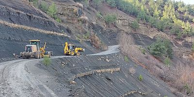DULKADİROĞLU BELEDİYESİ, KAPANAN YOLLARIN AÇILMASI İÇİN YOĞUN ÇALIŞMALARINI SÜRDÜRÜYOR