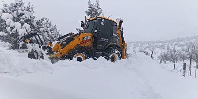 DULKADİROĞLU BELEDİYESİ KARLA MÜCADELE ÇALIŞMALARINI ARALIKSIZ SÜRDÜRÜYOR