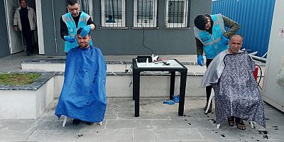 DULKADİROĞLU BELEDİYESİ MOBİL BERBER EKİBİ ÇALIŞMALARINI SÜRDÜRÜYOR