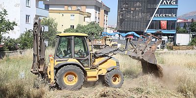 DULKADİROĞLU BELEDİYESİ PARK VE BAHÇE MÜDÜRLÜĞÜ'NDEN BAYRAM HAZIRLIĞI