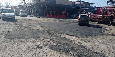 DULKADİROĞLU BELEDİYESİ SANAYİ SİTESİ’NDE ASFALT YAMA ÇALIŞMALARINI SÜRDÜRÜYOR