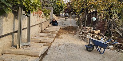  DULKADİROĞLU BELEDİYESİ SARIKAYA MAHALLESİNDE KALDIRIM VE PARKE ÇALIŞMALARINA DEVAM EDİYOR