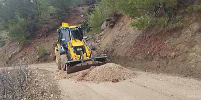 DULKADİROĞLU BUDAKLI MAHALLESİ’NDE STABİLİZE YOL ÇALIŞMALARI SÜRÜYOR