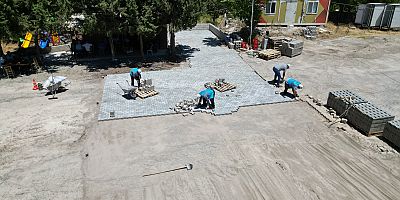 DULKADİROĞLU FEN İŞLERİ EKİPLERİNDEN ÇOKYAŞAR MAHALLESİNDE KİLİT PARKE ÇALIŞMASI  