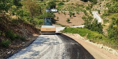 DULKADİROĞLU KILAĞLI MAHALLESİ’NDE SATHİ KAPLAMA ÇALIŞMALARI SÜRÜYOR