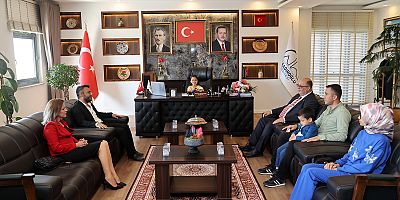 DULKADİROĞLU’NDA 23 NİSAN COŞKUSU: BAŞKANLIK MAKAMI MERVE NİDA SARP’A EMANET EDİLDİ