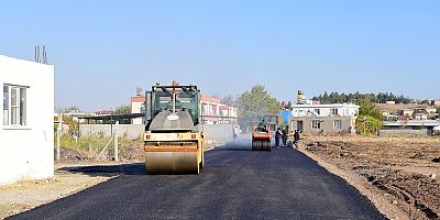 DULKADİROĞLU’NDA ASFALT ÇALIŞMALARI TÜM HIZIYLA DEVAM EDİYOR