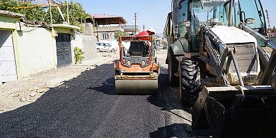 DULKADİROĞLU’NDA ASFALT MESAİSİ SÜRÜYOR