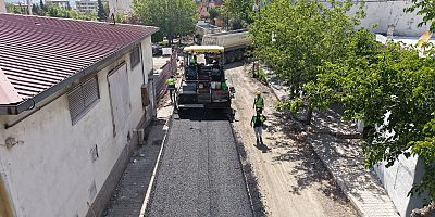DULKADİROĞLU’NDA ASFALT SEFERBERLİĞİ SÜRÜYOR