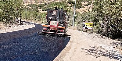 DULKADİROĞLU’NDA GRUP YOLLARININ ULAŞIM STANDARDI ARTIRILIYOR