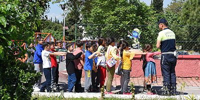 DULKADİROĞLU’NDA İLKÖĞRETİM ÖĞRENCİLERİNE UYGULAMALI TRAFİK EĞİTİMİ