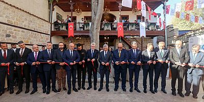 DULKADİROĞLU’NDA KÜLTÜR VE SANATA YENİ BİR SOLUK: AVLU1890 GÖRKEMLİ TÖRENLE AÇILDI