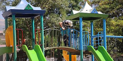 DULKADİROĞLU’NDA PARK VE BAHÇELER YAZA HAZIR