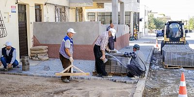 DULKADİROĞLU’NDA PARKE EKİPLERİNİN YOĞUN ÇALIŞMASI SÜRÜYOR
