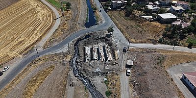 DULKADİROĞLU’NDA YARIM ASIRLIK KÖPRÜ YERİNİ MODERN ULAŞIM YATIRIMINA BIRAKIYOR