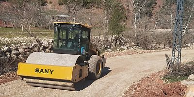 DULKADİROĞLU’NDA YOL ÇALIŞMALARI HIZ KESMEDEN DEVAM EDİYOR