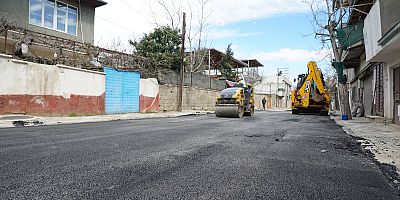 DULKADİROĞLU’NDA YOLLAR YENİLENİYOR