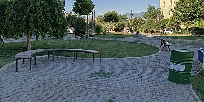 DULKADİROĞLU’NUN PARK VE BAHÇELERİ ÖZENLE TEMİZLENİYOR