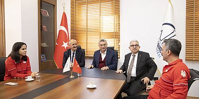DÜNYA ŞAMPİYONLARINDAN BAŞKAN OKAY’A ZİYARET