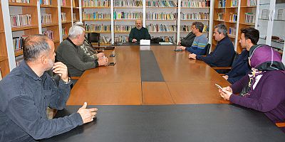 Kahramanmaraş Büyükşehir Belediyesinin Kütüphane Söyleşileri’nde edebiyatseverlerle bir araya gelen Duran Boz