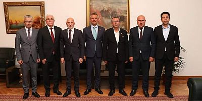 EKİNÖZÜ BELEDİYE BAŞKANI HARUN VİCDAN, CHP GENEL BAŞKANI ÖZGÜR ÖZEL İLE GÖRÜŞTÜ