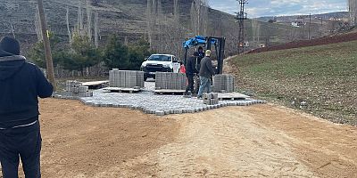 EKİNÖZÜ’NDE MAHALLE YOLLARI BÜYÜKŞEHİR’LE YENİLENİYOR