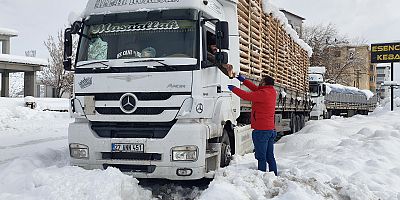 EKSİ 10 DERECEDE GÖNÜLLERİ ISITAN DAYANIŞMA